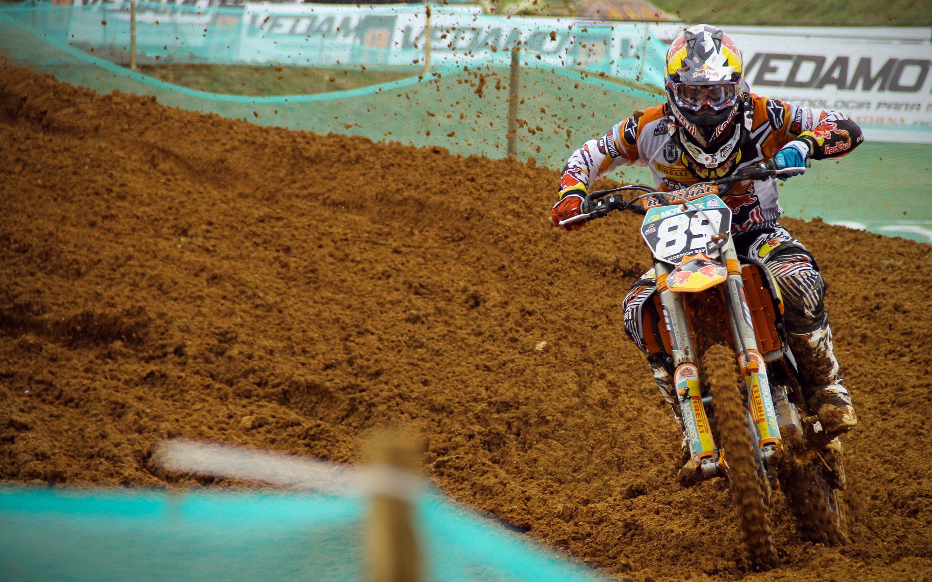 “球场背后：明星场外趣味爱好揭秘”，明星喜欢的球队