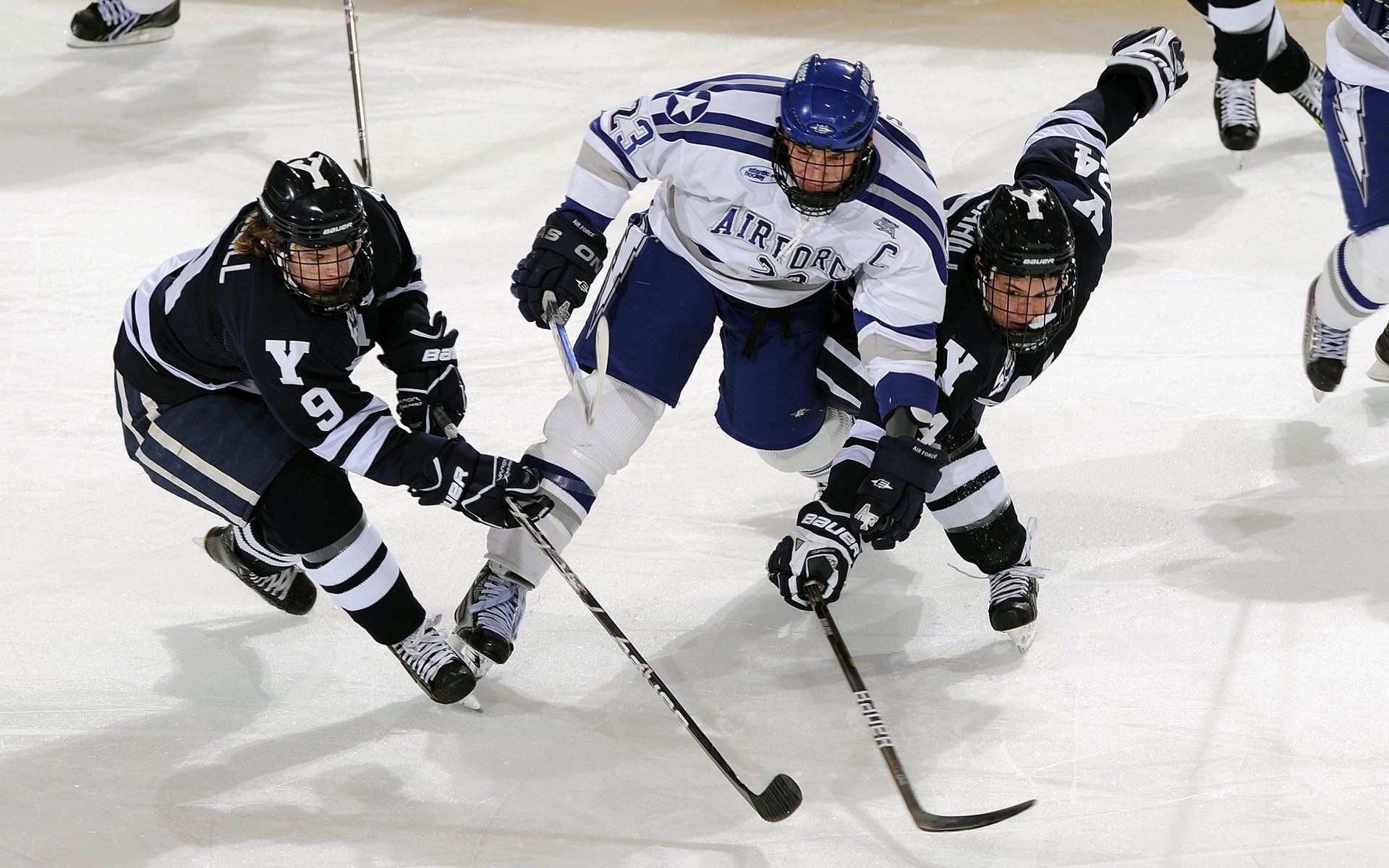 德甲精彩瞬间：关键扑救阻击对手反攻，战术变化层出不穷，德甲扑救榜